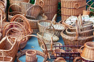 A group of wicker baskets

Description automatically generated